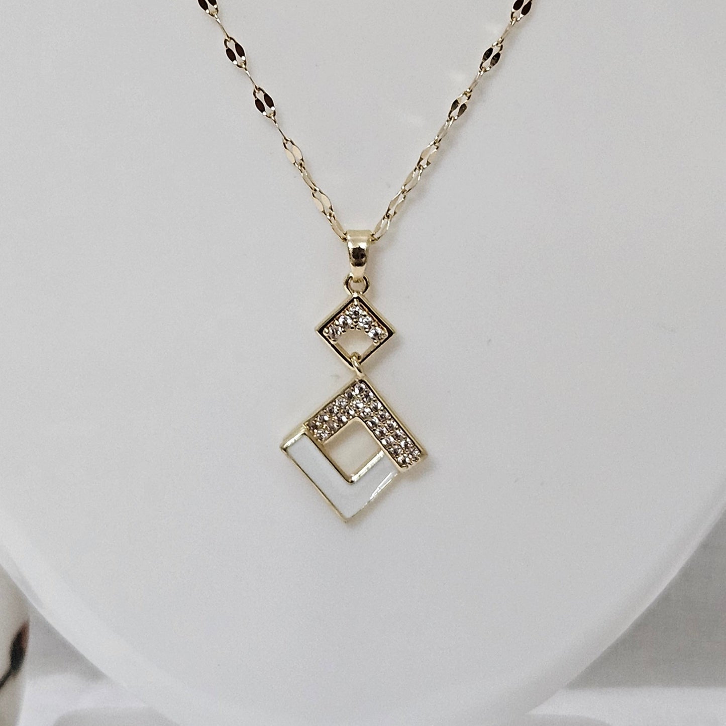 QuadraGlow – Anti-Tarnish Golden Square Pendant