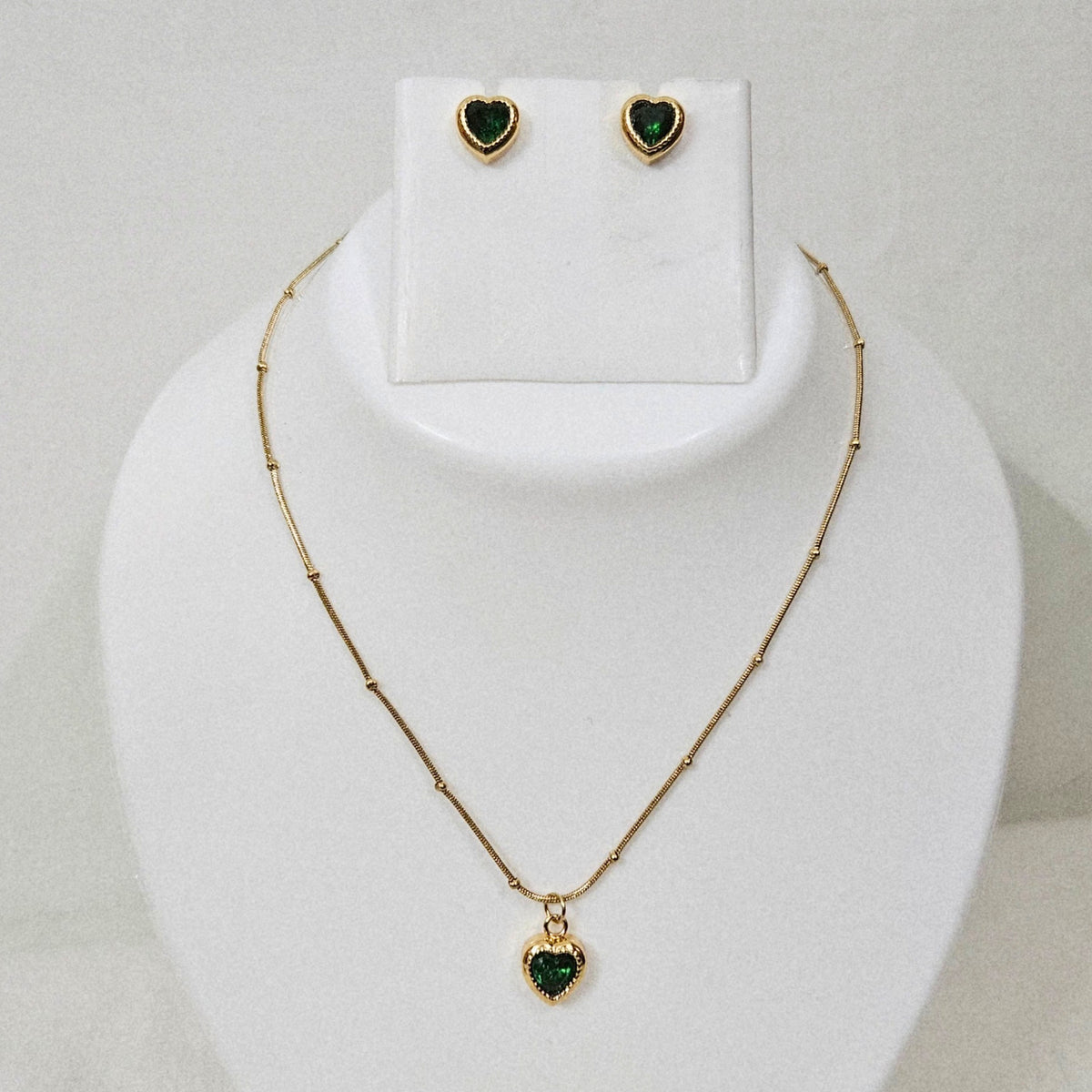 Emeraya- Anti-Tarnish Chain Pendant Set