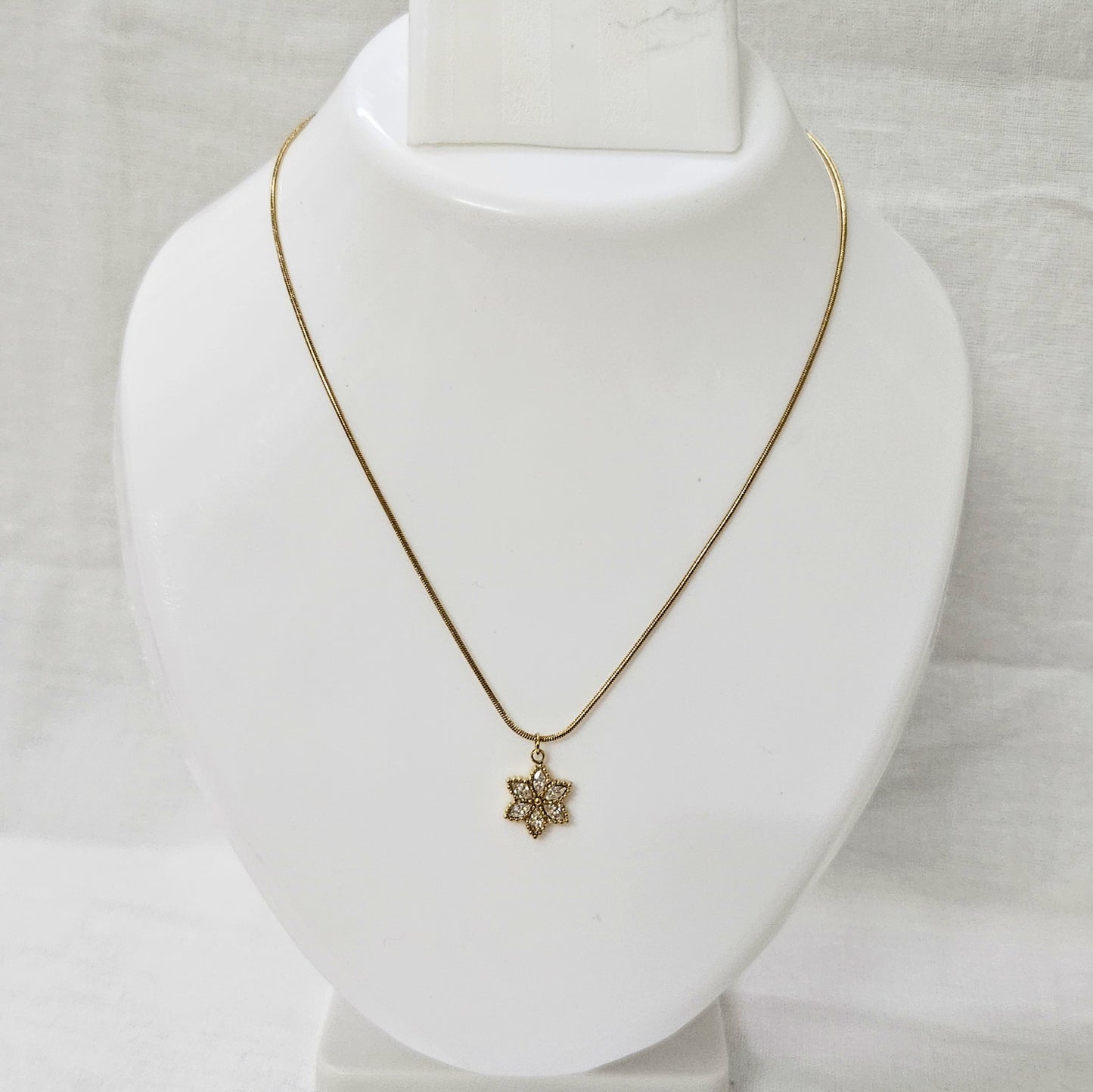 Bloom Glow- Anti-Tarnish Chain Pendant for Girls & Women