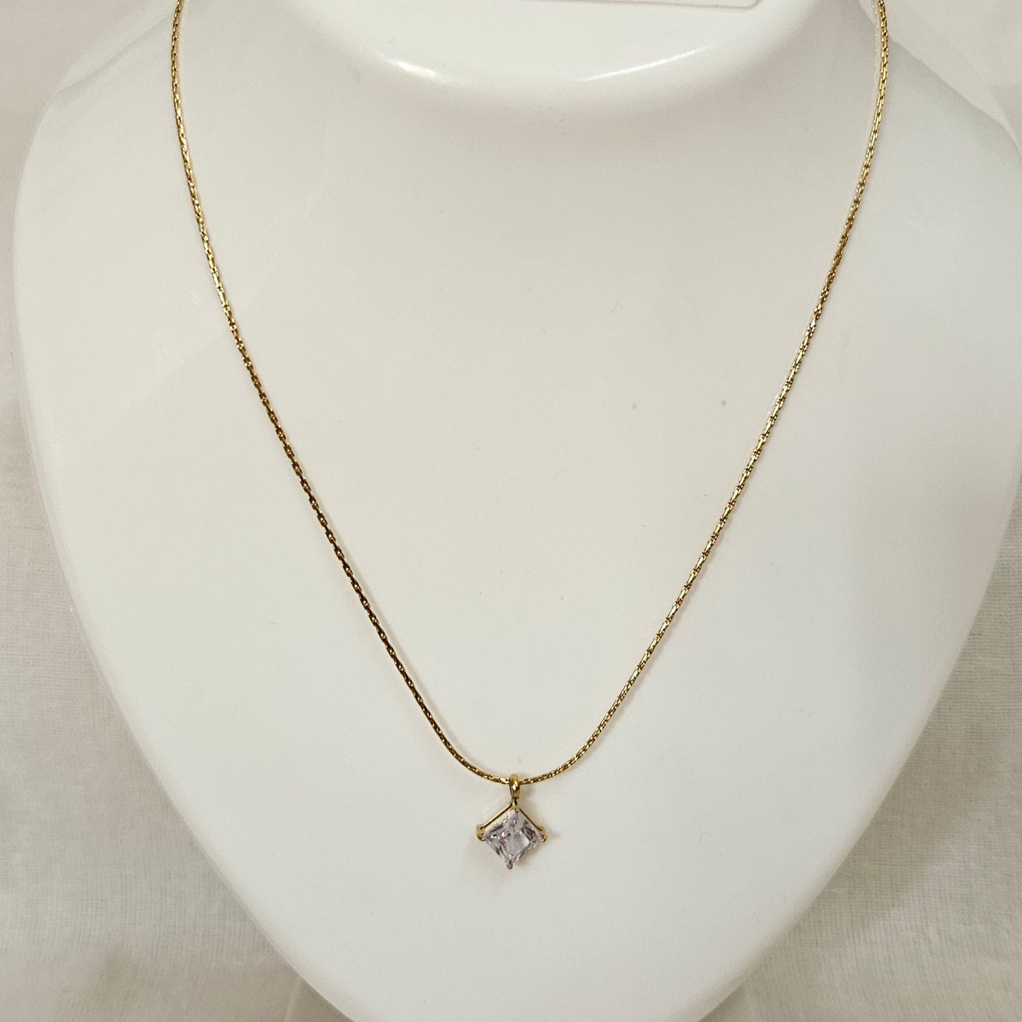 Elarin – Anti-Tarnish Single Stone Pendant