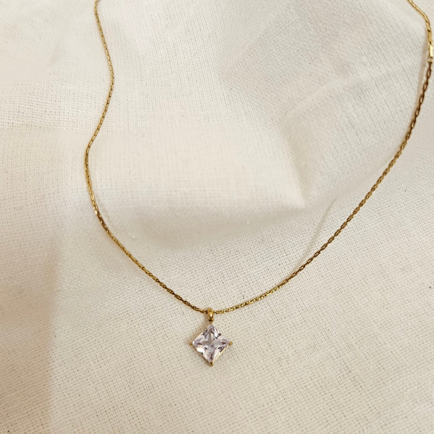 Elarin – Anti-Tarnish Single Stone Pendant