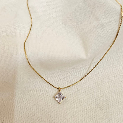 Elarin – Anti-Tarnish Single Stone Pendant