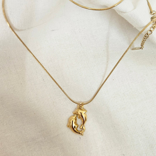 Twyra – Two Fish Anti-Tarnish Chain Pendant