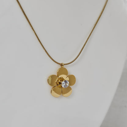 EverFlora – Anti-Tarnish Golden Flower Pendant