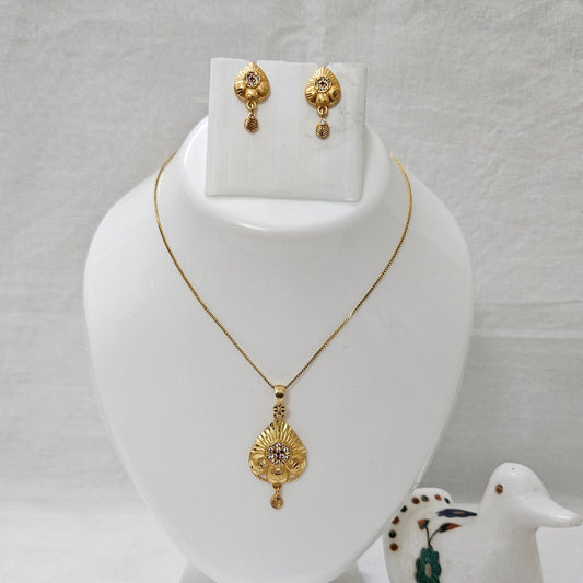 Vyantra – Chain Pendant Set for Girls & Women