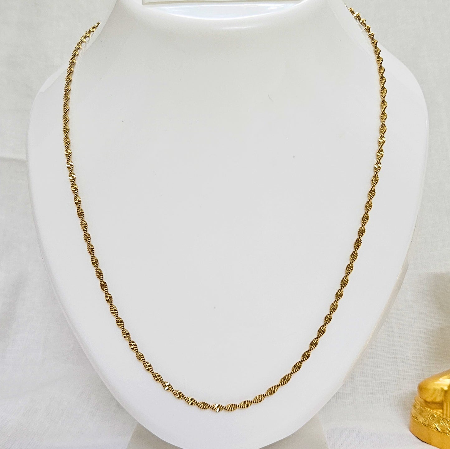 Twirluxe- Anti-Tarnish Golden Twist Chain (Unisex), Daily Wear, Colour Guaranteed