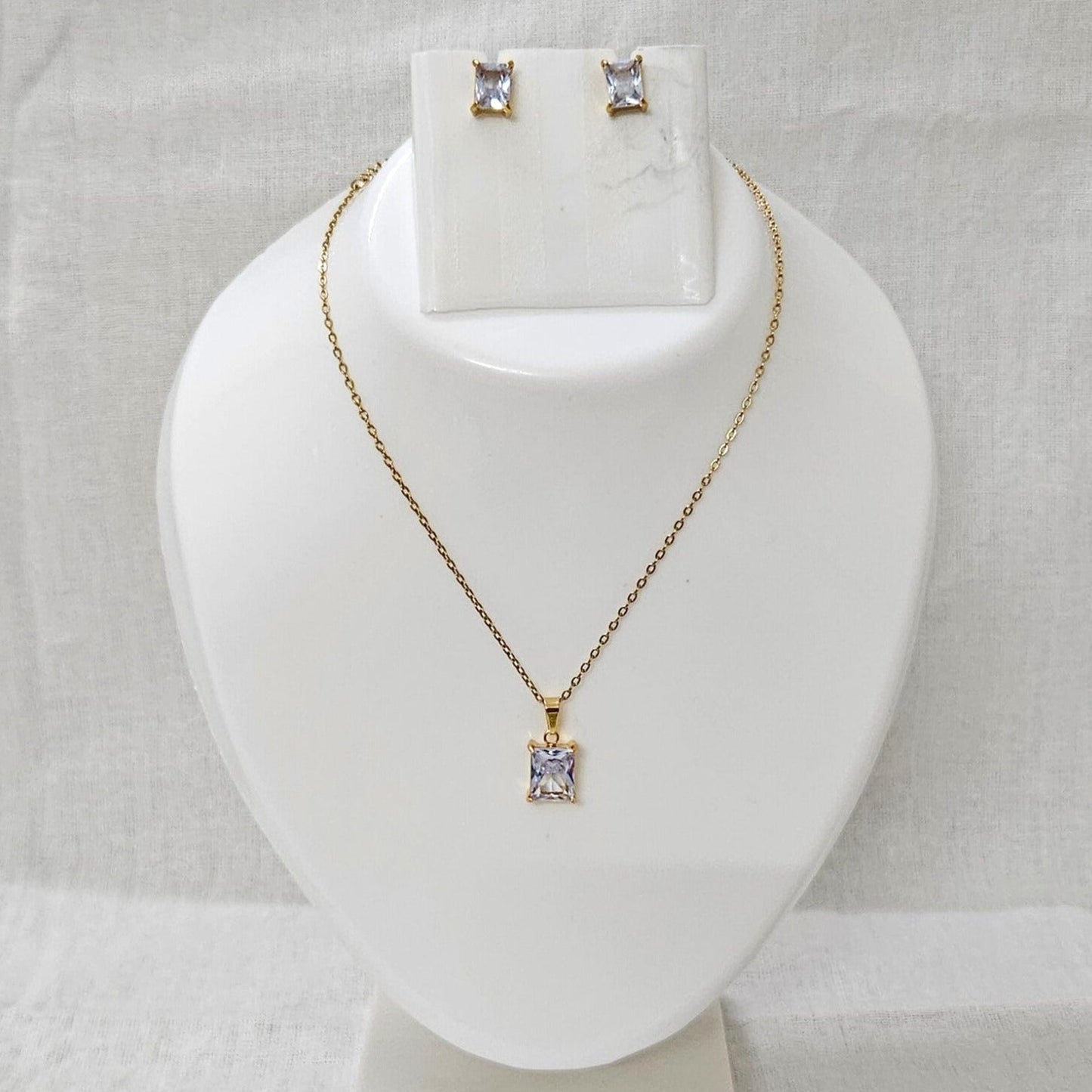 Onea- Chain Pendant Set for Girls & Women