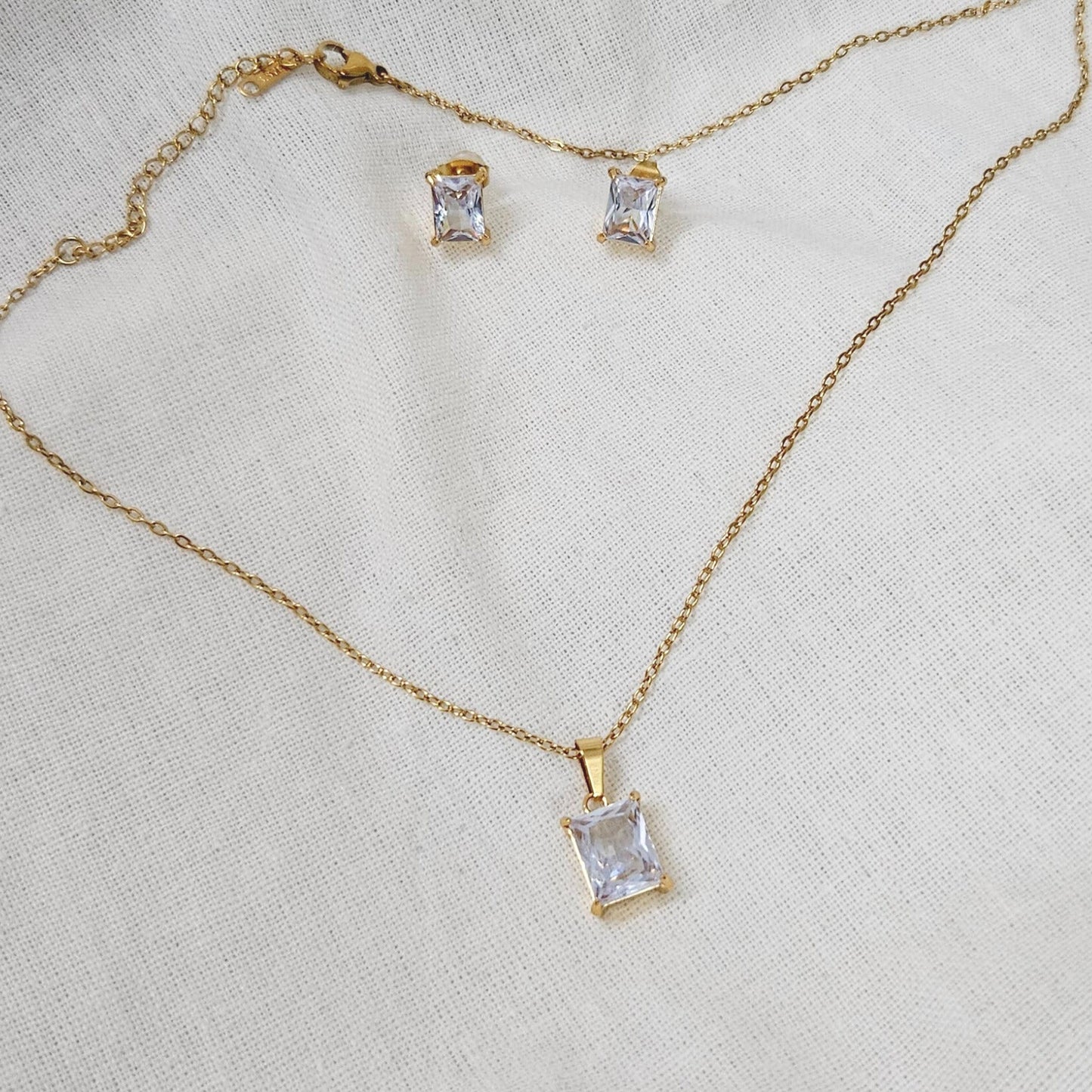 Onea- Chain Pendant Set for Girls & Women