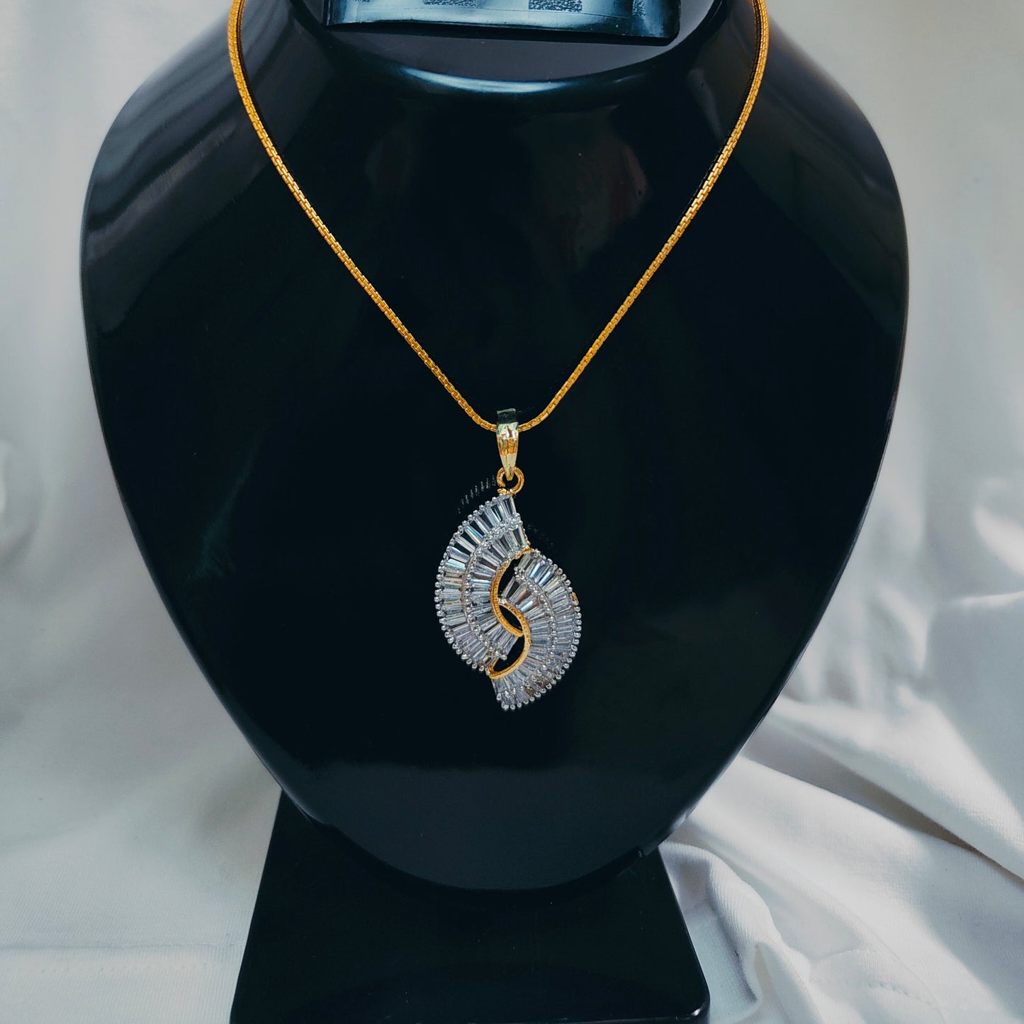 Rosvée - AD Pendant Set